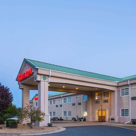 Ramada By Wyndham Strasburg - Shenandoah Valley Esterno foto