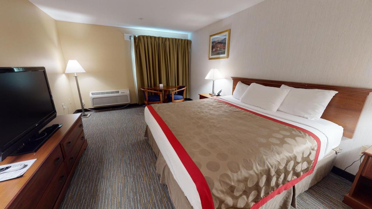 Ramada By Wyndham Strasburg - Shenandoah Valley Esterno foto