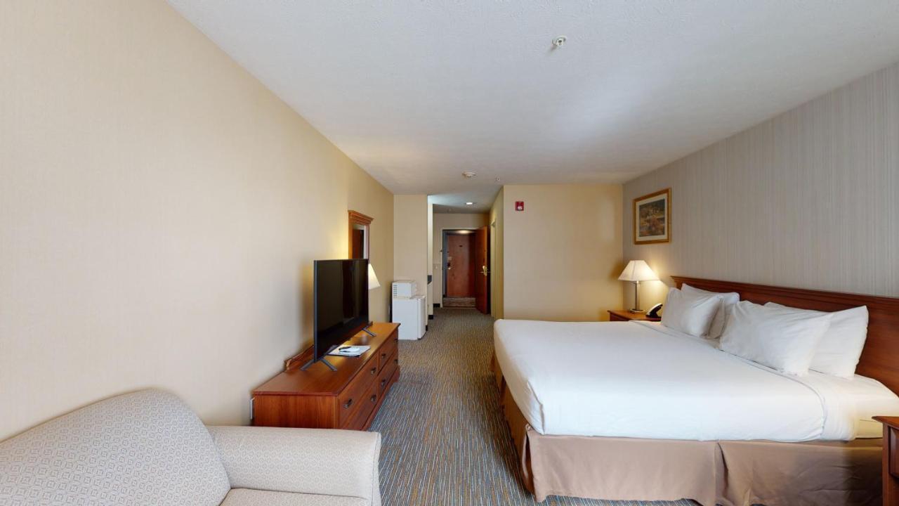 Ramada By Wyndham Strasburg - Shenandoah Valley Esterno foto