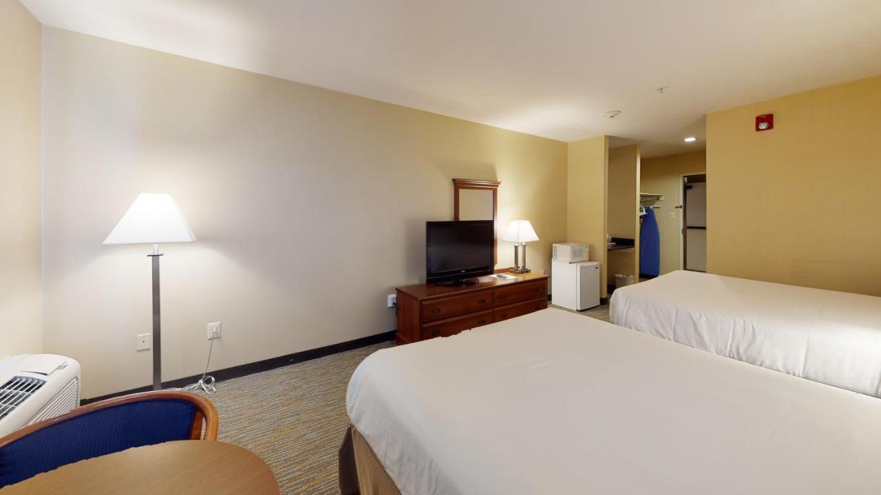 Ramada By Wyndham Strasburg - Shenandoah Valley Esterno foto