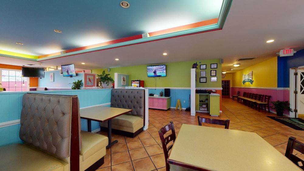 Ramada By Wyndham Strasburg - Shenandoah Valley Esterno foto