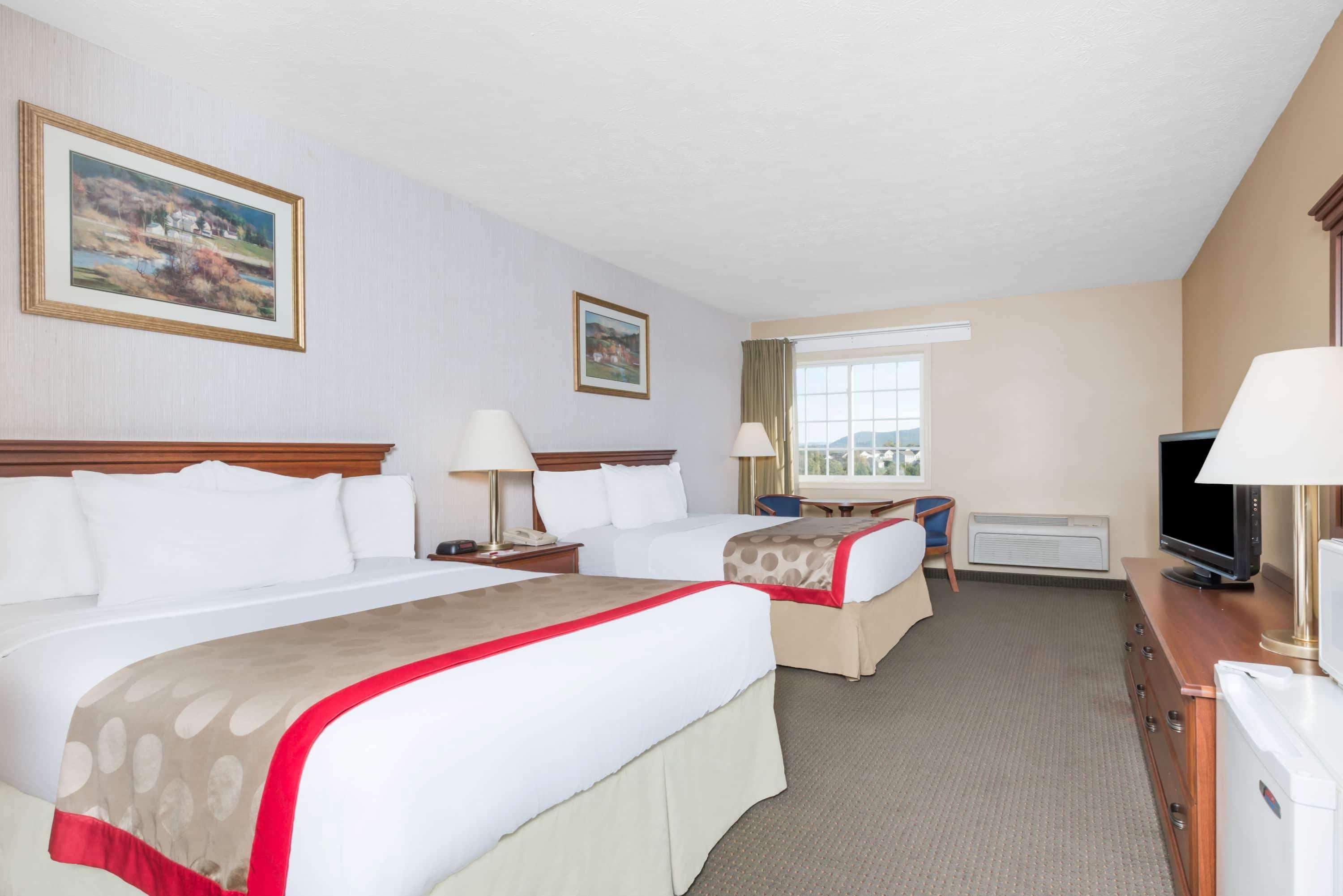 Ramada By Wyndham Strasburg - Shenandoah Valley Esterno foto