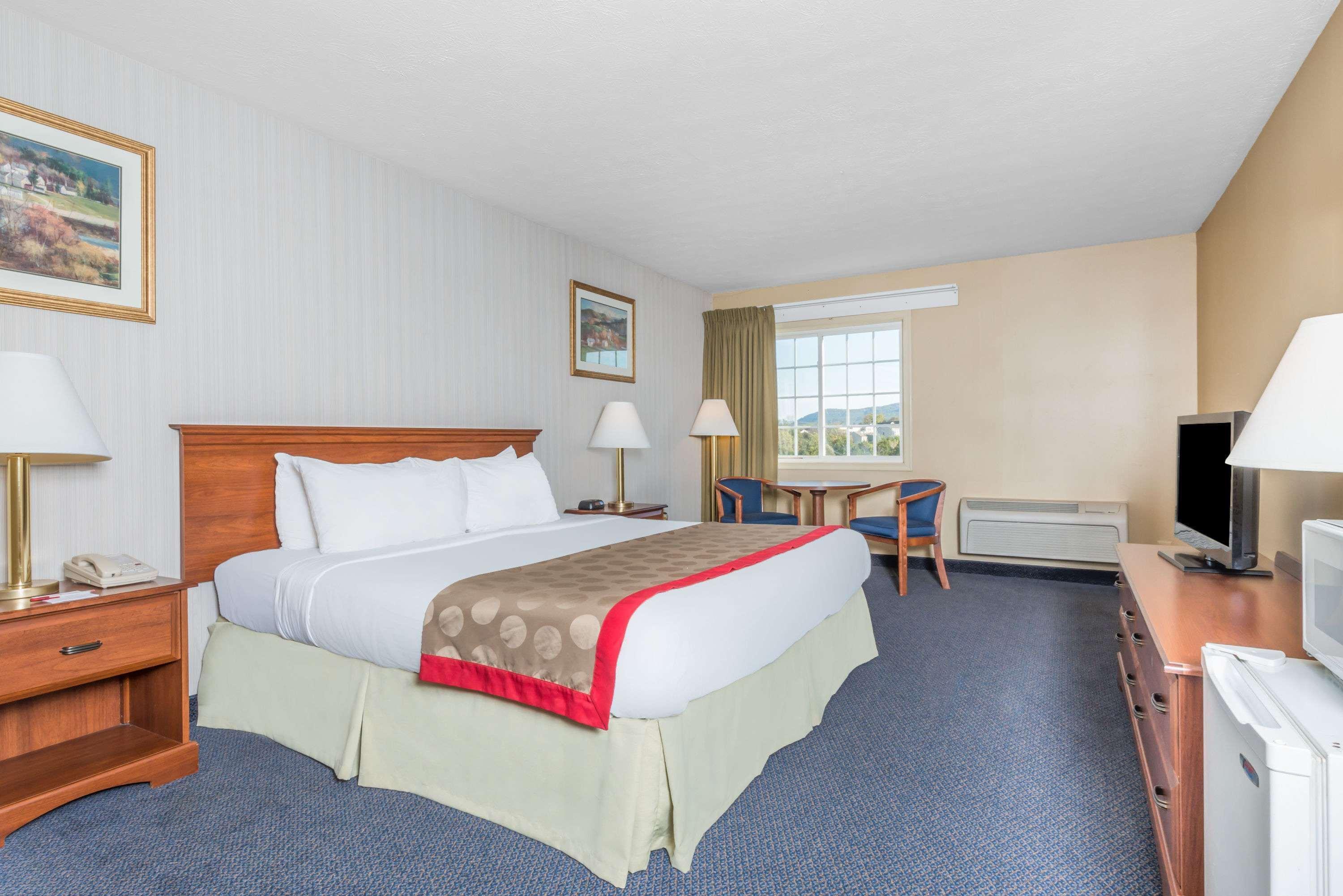 Ramada By Wyndham Strasburg - Shenandoah Valley Esterno foto