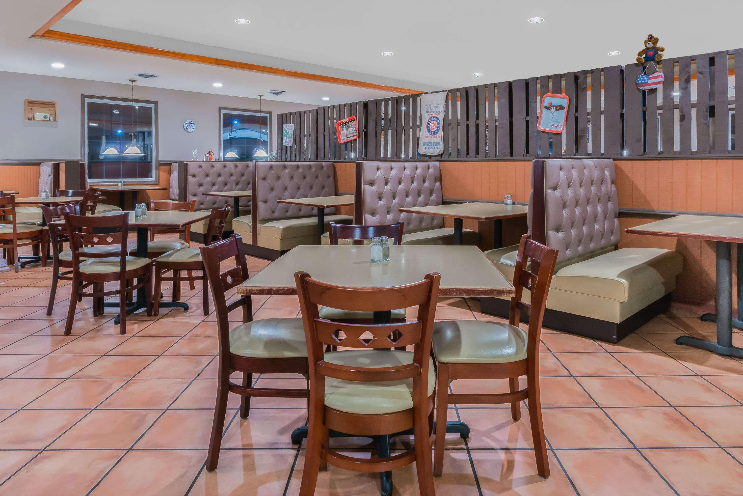 Ramada By Wyndham Strasburg - Shenandoah Valley Esterno foto