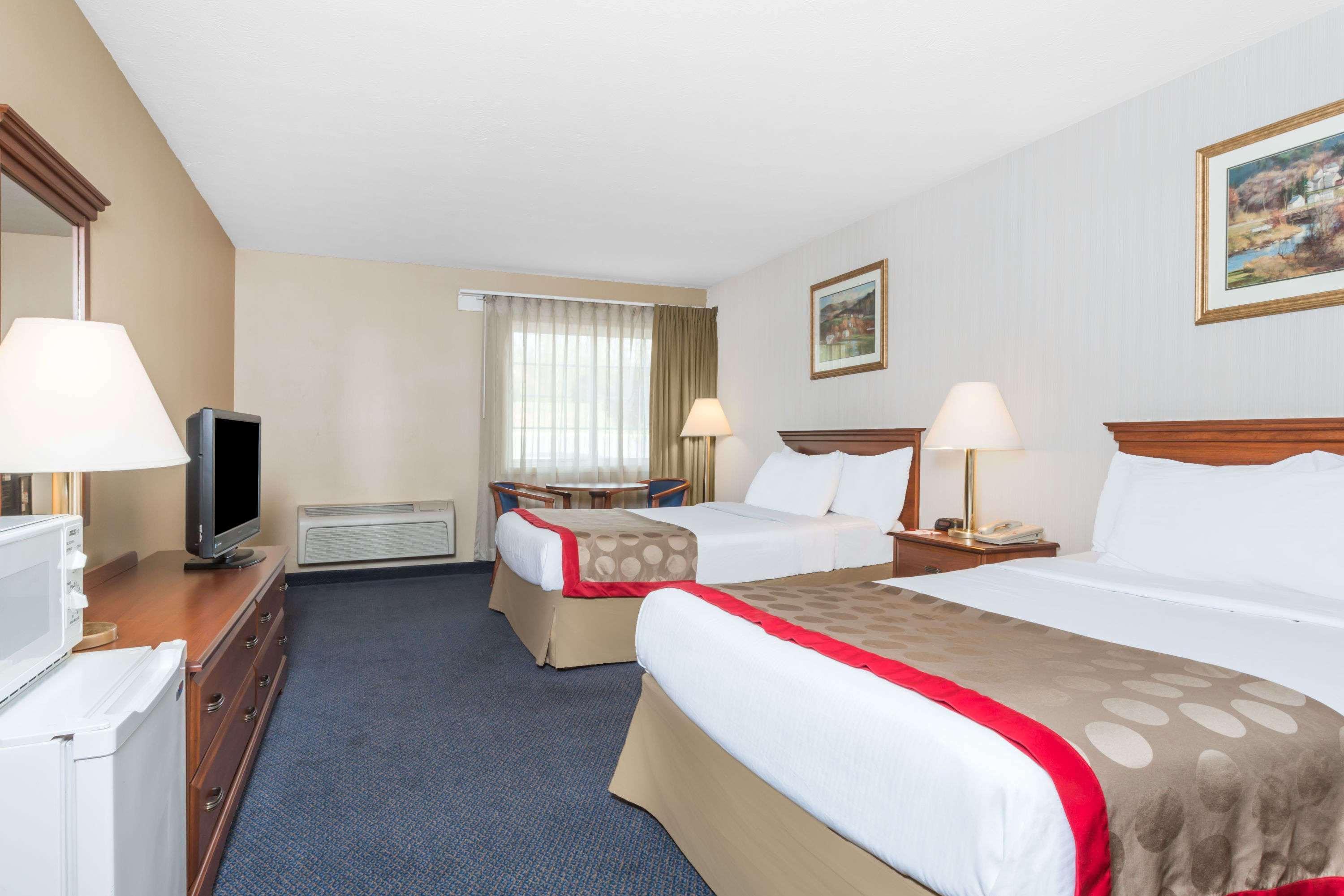 Ramada By Wyndham Strasburg - Shenandoah Valley Esterno foto