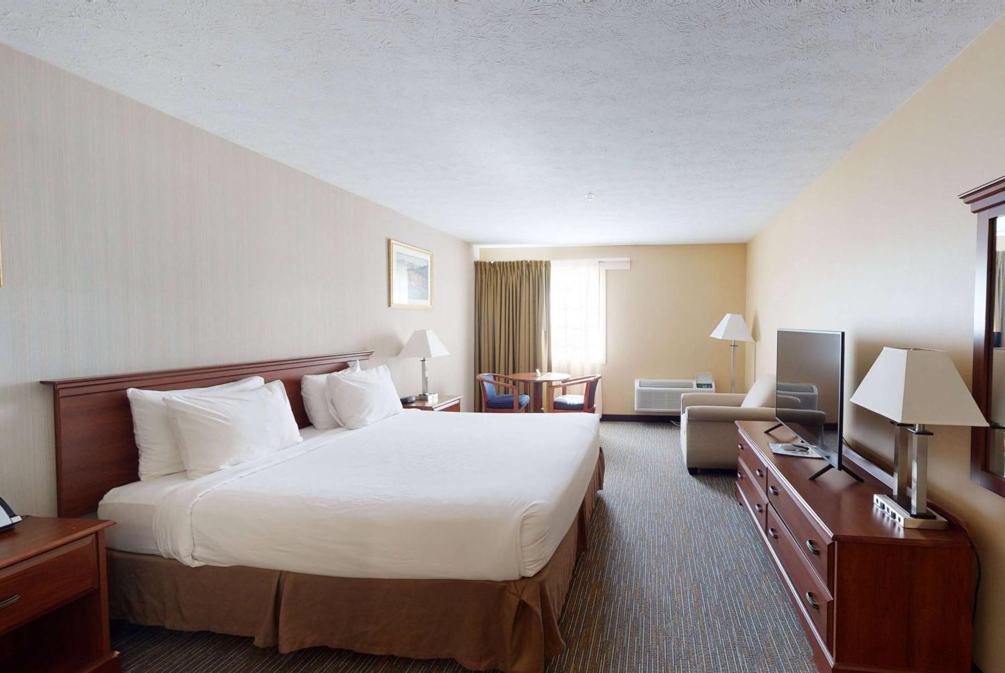 Ramada By Wyndham Strasburg - Shenandoah Valley Esterno foto