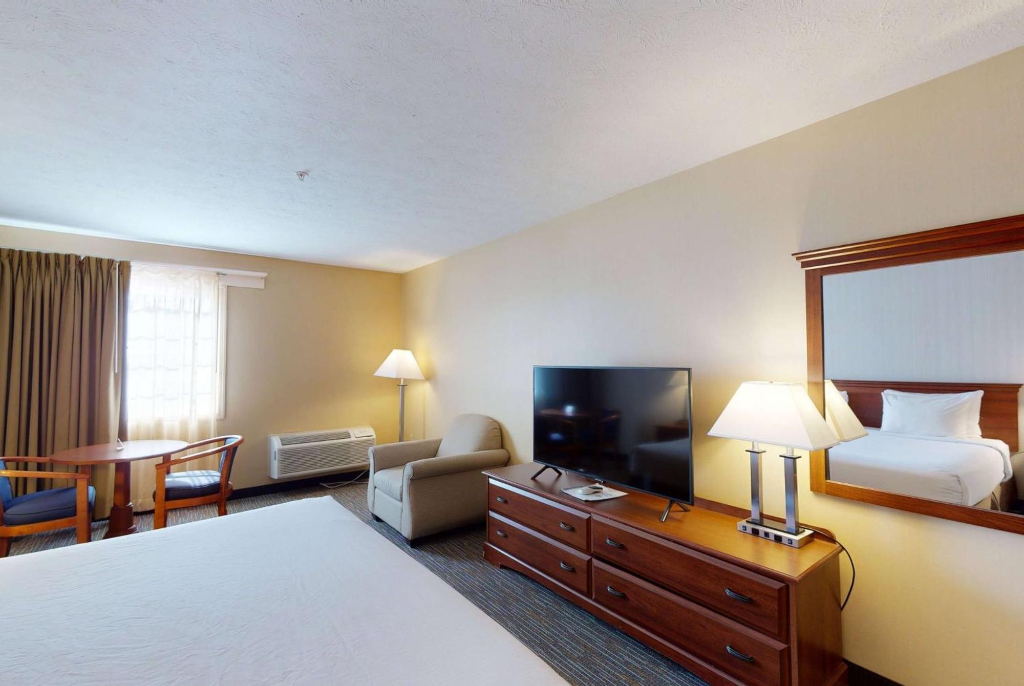 Ramada By Wyndham Strasburg - Shenandoah Valley Esterno foto