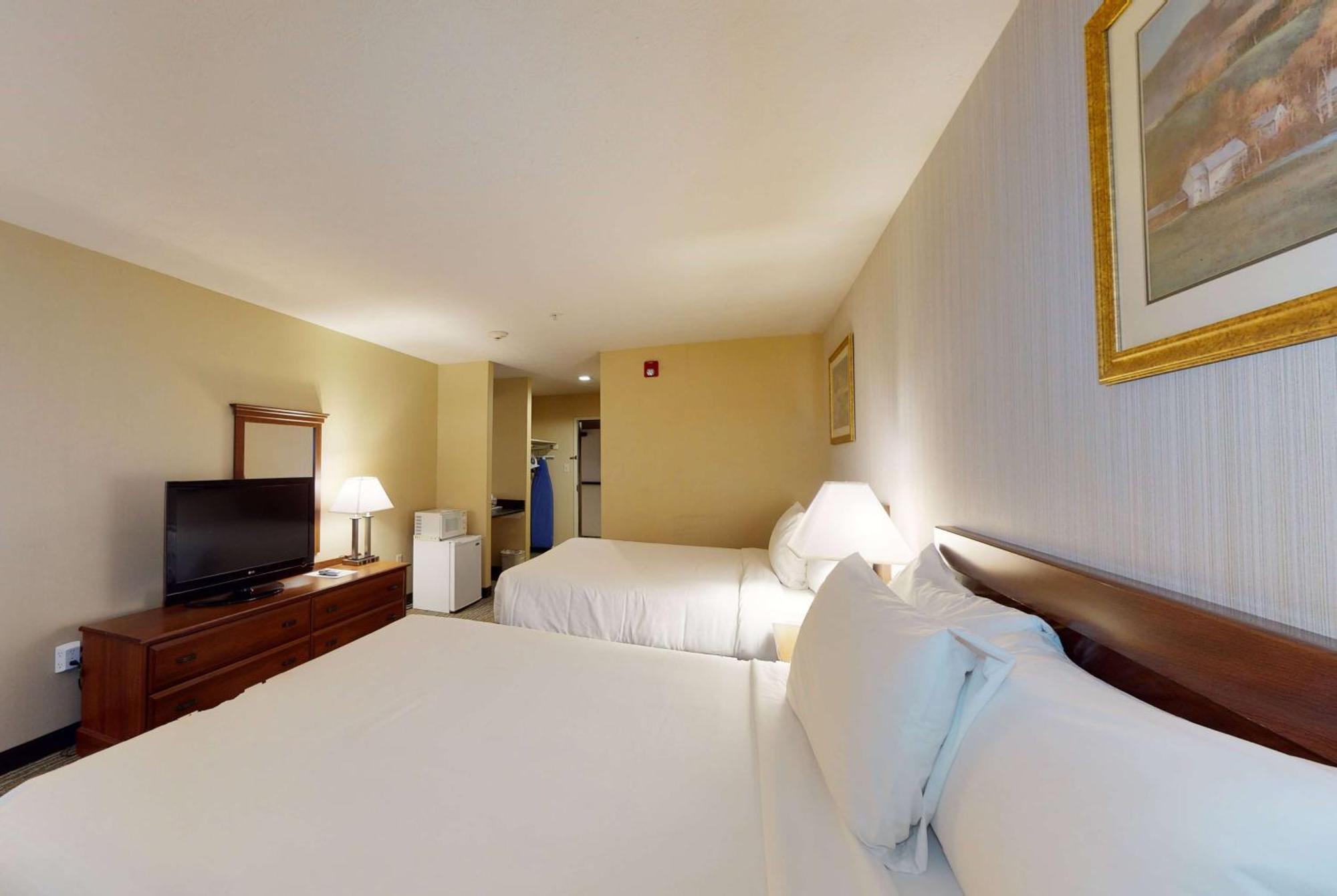 Ramada By Wyndham Strasburg - Shenandoah Valley Esterno foto