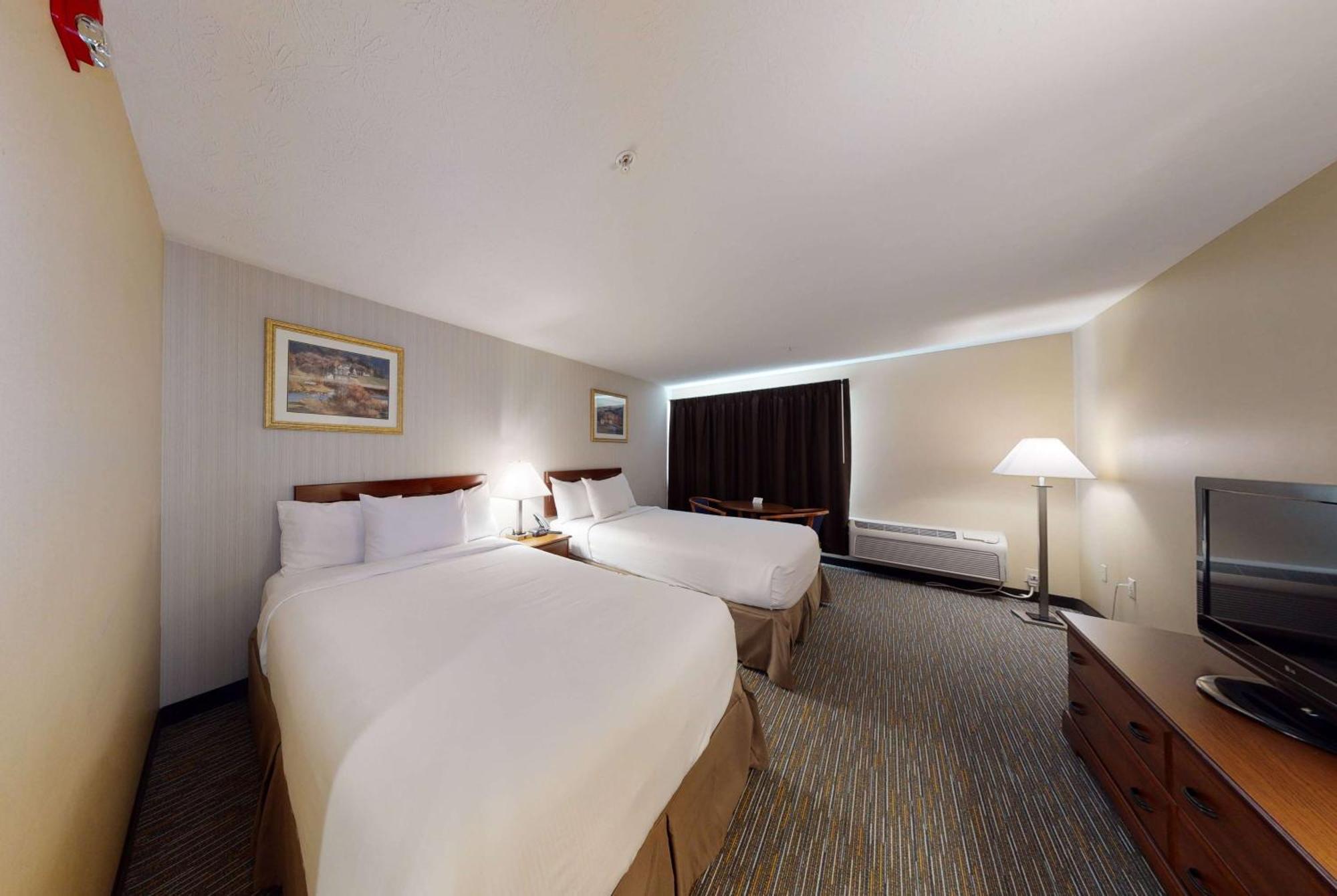 Ramada By Wyndham Strasburg - Shenandoah Valley Esterno foto