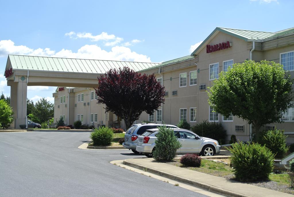 Ramada By Wyndham Strasburg - Shenandoah Valley Esterno foto